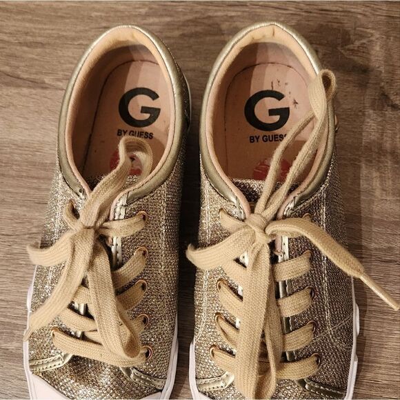 G BY GUESS WOMEN'S 7 SIZE LACE UP TOP CANVAS SHOES SNEAKERS GOLD CAP TOE - Picture 3 of 5